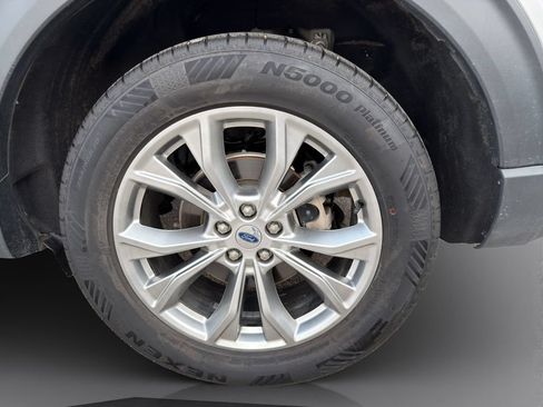 Used 2024 Ford Explorer Limited AWD/4WD image 12
