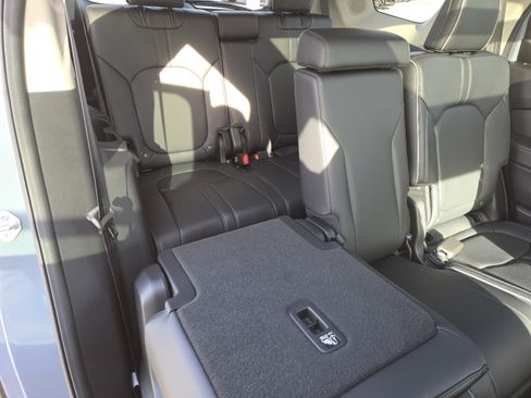 Used 2025 Honda Pilot Elite image 25