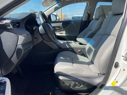 Certified 2024 Toyota Venza Limited image 16
