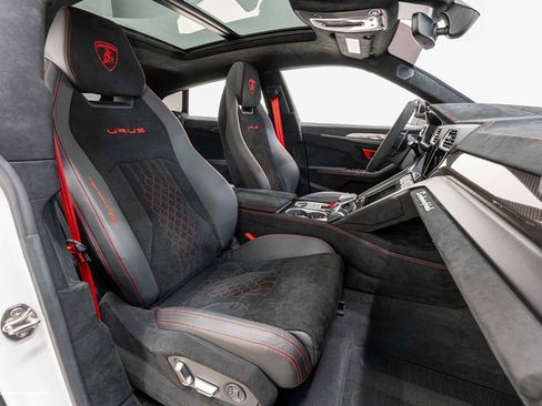 Used 2023 Lamborghini Urus Performante AWD/4WD image 26