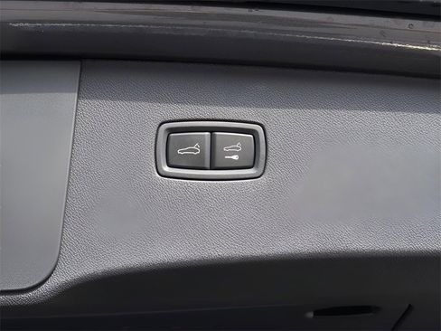 Used 2025 Porsche Cayenne Coupe image 18