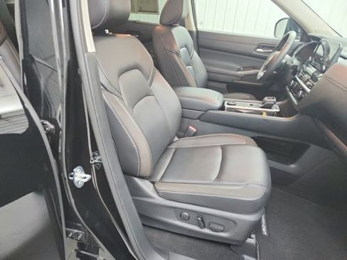 Used 2025 Nissan Pathfinder SL w/ SL Premium Package AWD/4WD image 40