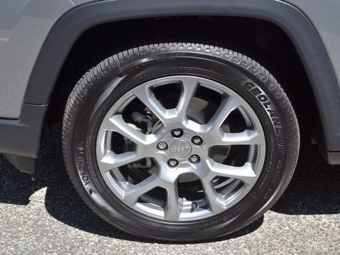 Used 2022 Jeep Compass Latitude w/ Sun and Sound Group AWD/4WD image 13