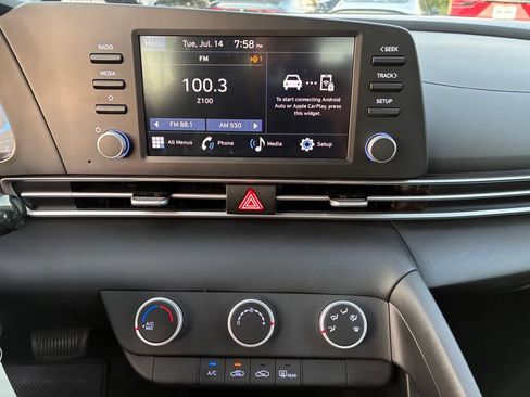 Used 2025 Hyundai Elantra SE FWD image 26