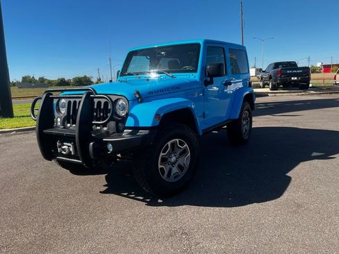 Used 2018 Jeep Wrangler Rubicon w/ Power Convenience Group image 2