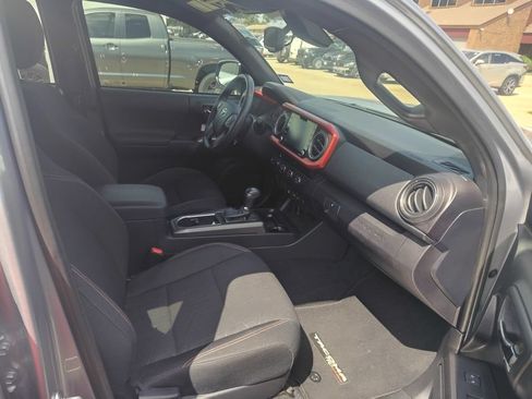 Used 2020 Toyota Tacoma TRD Off-Road AWD/4WD image 12