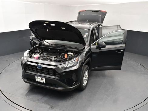 Used 2021 Toyota RAV4 LE AWD/4WD image 26