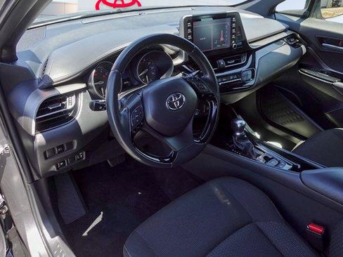 Used 2019 Toyota C-HR XLE FWD image 9