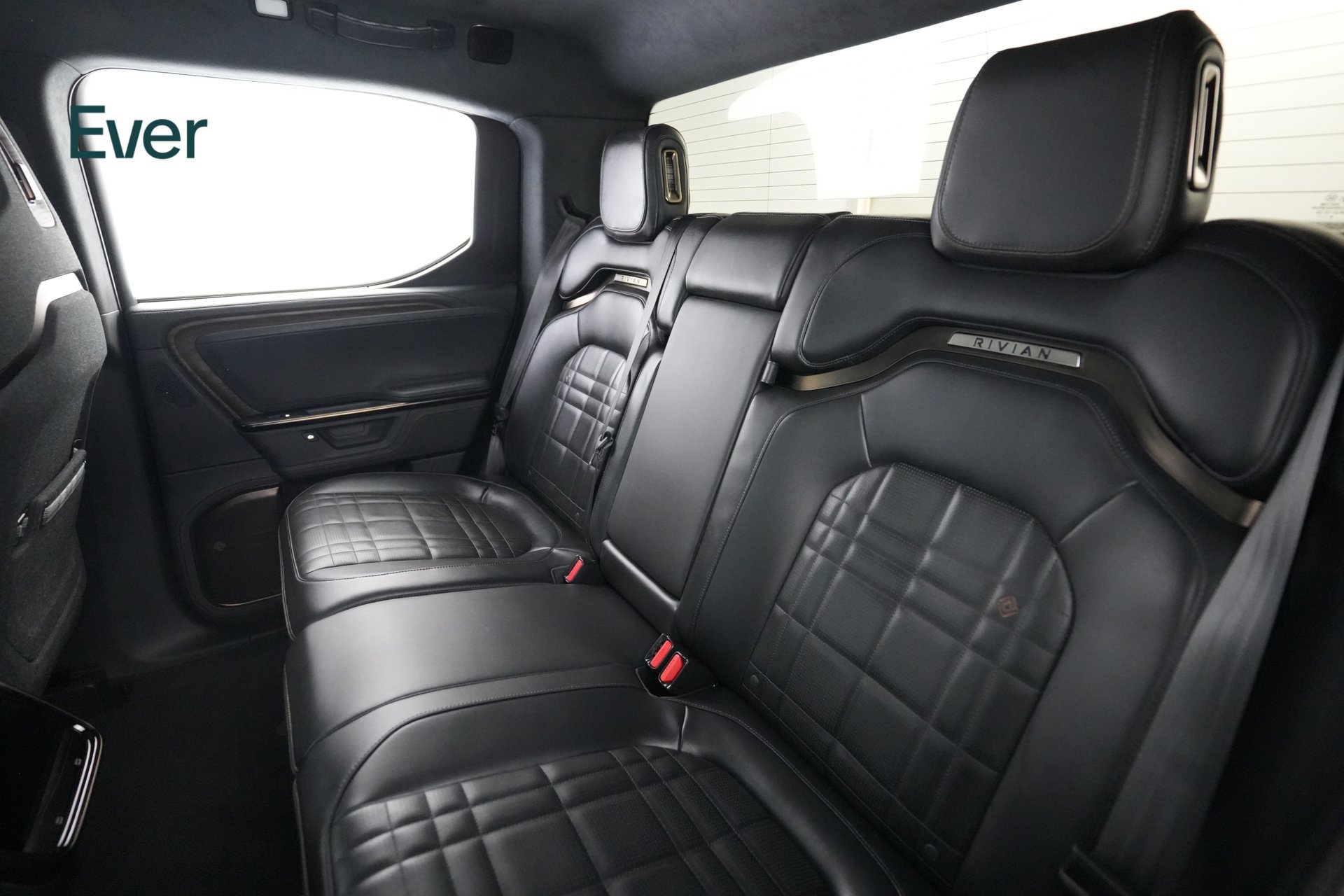 Used 2025 Rivian R1T Premium Tri AWD/4WD image 24
