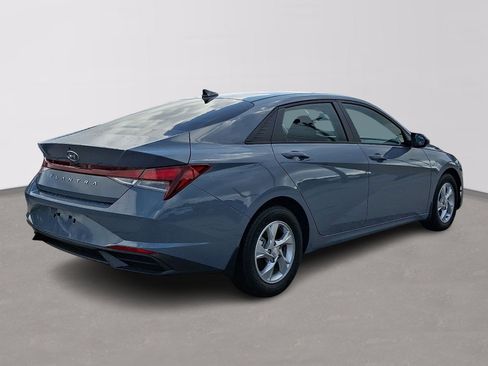 Used 2022 Hyundai Elantra SE FWD image 6