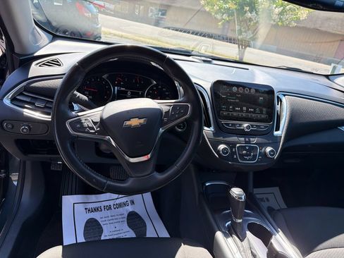Used 2018 Chevrolet Malibu LT FWD image 24