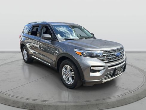 Used 2022 Ford Explorer XLT w/ Equipment Group 202A AWD/4WD image 1