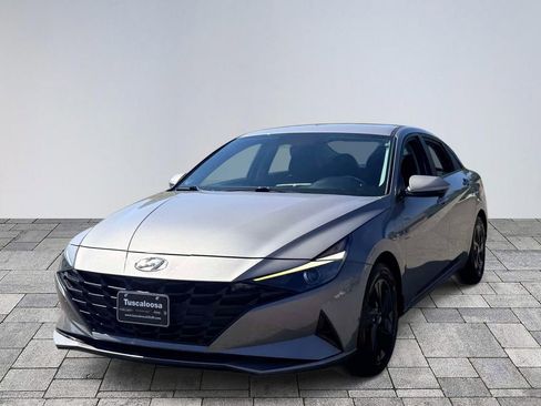 Used 2022 Hyundai Elantra Blue image 3