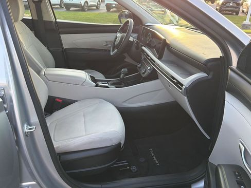 Used 2025 Hyundai Tucson SE FWD image 13