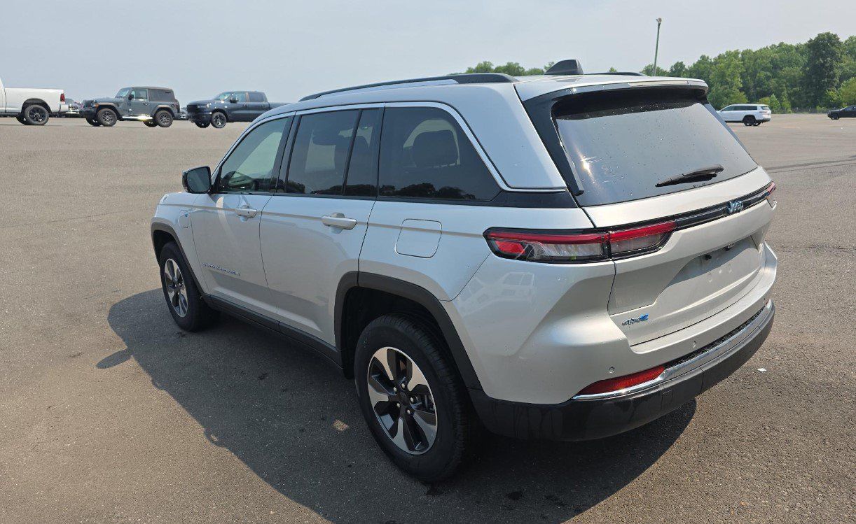 Used 2024 Jeep Grand Cherokee Limited 4xe AWD/4WD image 6