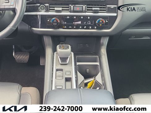 Used 2024 Nissan Pathfinder SL w/ Black Appearance Package FWD image 20