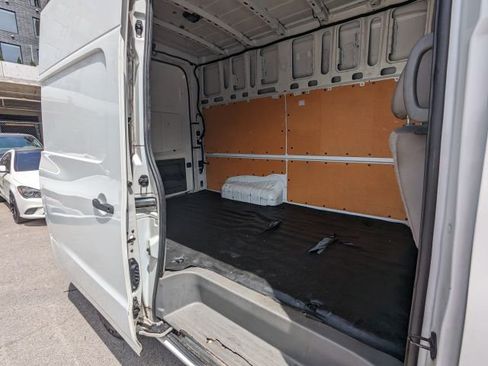 Used 2019 Nissan NV 2500 SV image 18