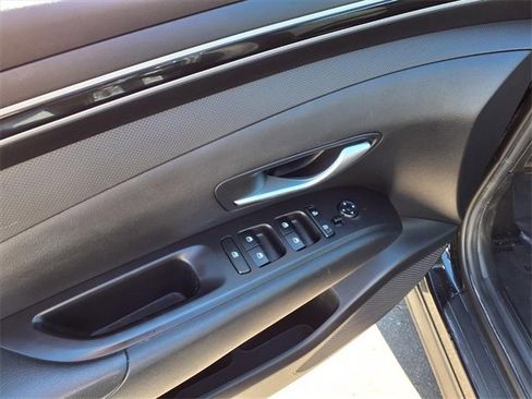 Certified 2024 Hyundai Tucson SE image 11