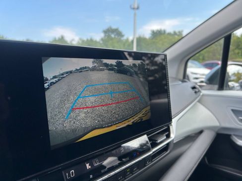 Used 2025 Toyota Sienna XLE FWD image 22