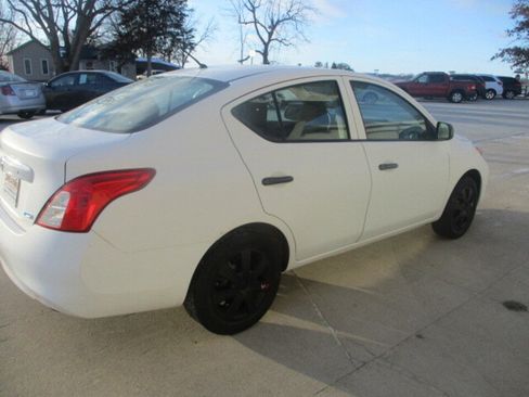 Used 2013 Nissan Versa S FWD image 14