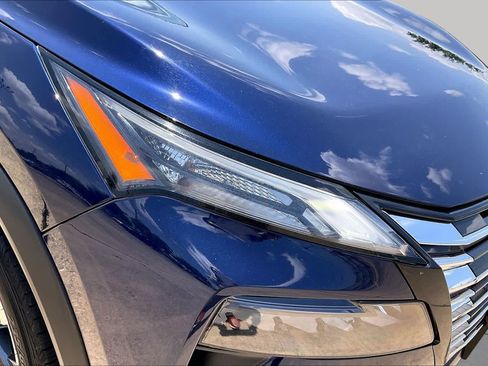 Used 2024 Nissan Rogue SV FWD image 28