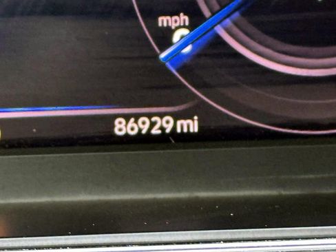 Used 2019 Volkswagen Tiguan SEL Premium R-Line image 26