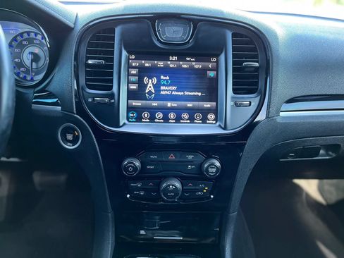 Used 2018 Chrysler 300 S AWD/4WD image 15