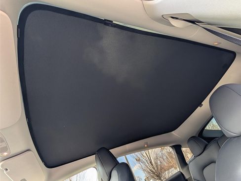 Used 2022 Tesla Model Y Long Range image 19