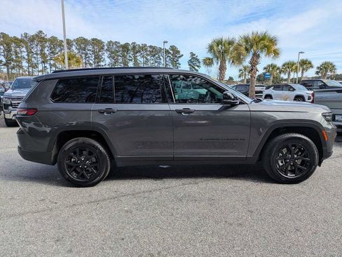 Used 2024 Jeep Grand Cherokee L Altitude image 3