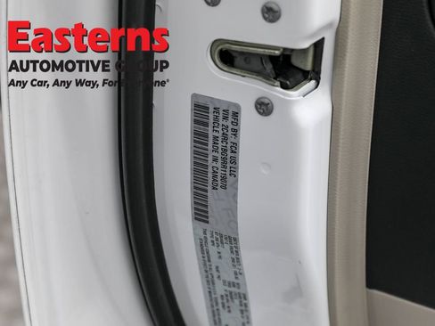 Used 2024 Chrysler Pacifica Touring-L image 34