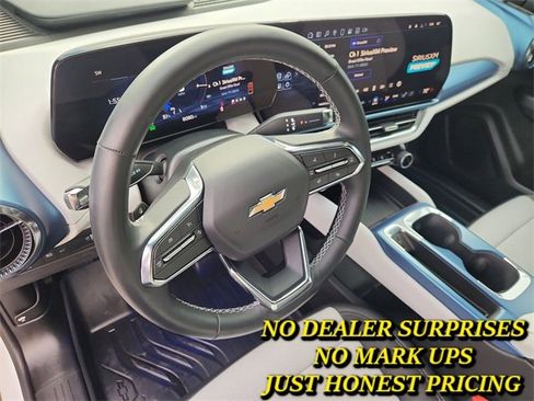 Used 2025 Chevrolet Equinox EV LT w/ Convenience Package II image 10