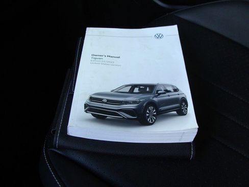 Used 2023 Volkswagen Tiguan SE image 40