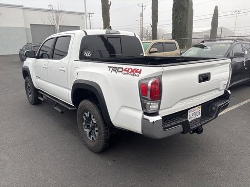 Used 2023 Toyota Tacoma TRD Off-Road image 3