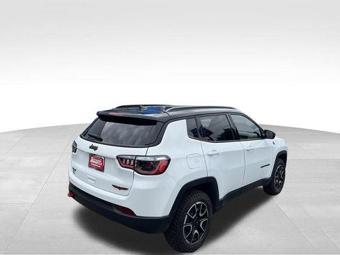 Used 2025 Jeep Compass Trailhawk AWD/4WD image 41