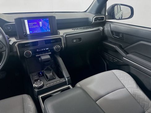 Used 2025 Toyota Tacoma SR5 AWD/4WD image 23