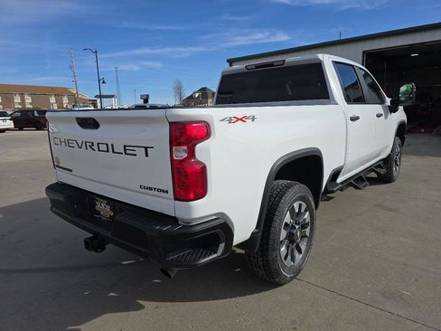 Used 2022 Chevrolet Silverado 2500 Custom w/ Custom Value Package image 6