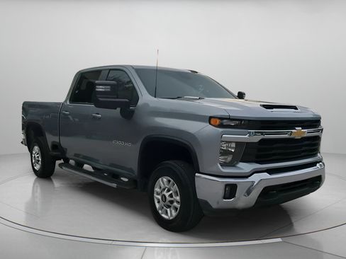 Used 2025 Chevrolet Silverado 2500 LT w/ Convenience Package AWD/4WD image 2