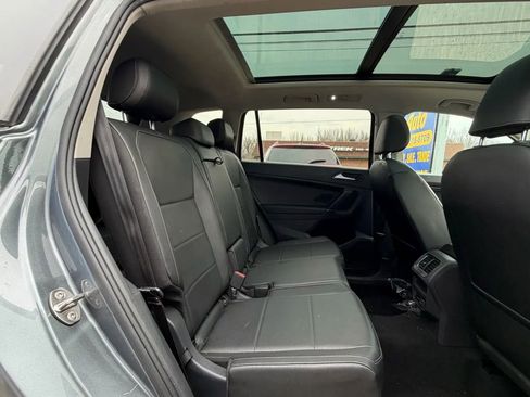 Used 2018 Volkswagen Tiguan SE w/ Panoramic Sunroof Package image 19