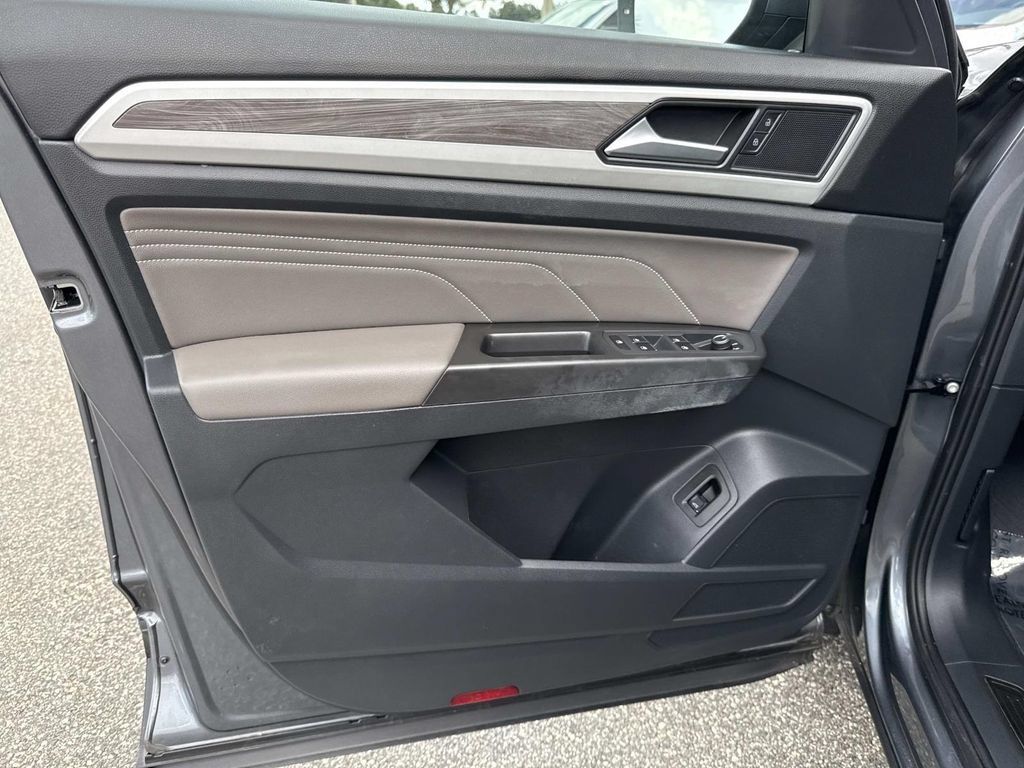 Used 2022 Volkswagen Atlas Cross Sport SE FWD image 21