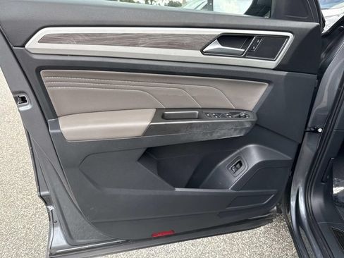 Used 2022 Volkswagen Atlas Cross Sport SE FWD image 21