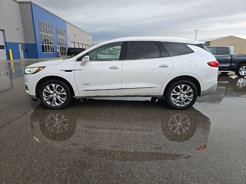 Used 2018 Buick Enclave Avenir w/ Avenir Technology Package AWD/4WD image 3