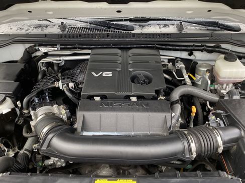 Used 2020 Nissan Frontier PRO-4X w/ Pro-4x Utility Package image 13