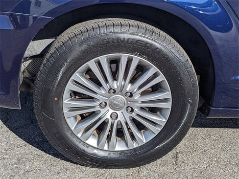 Used 2014 Chrysler Town & Country Touring-L w/ Driver Convenience Group image 8