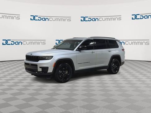 Used 2021 Jeep Grand Cherokee L Laredo AWD/4WD image 4
