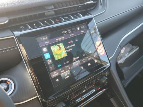 Certified 2024 Jeep Grand Cherokee L Altitude image 12