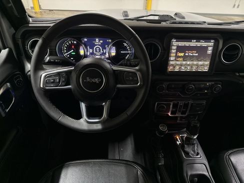Used 2023 Jeep Wrangler Unlimited Sahara AWD/4WD image 11