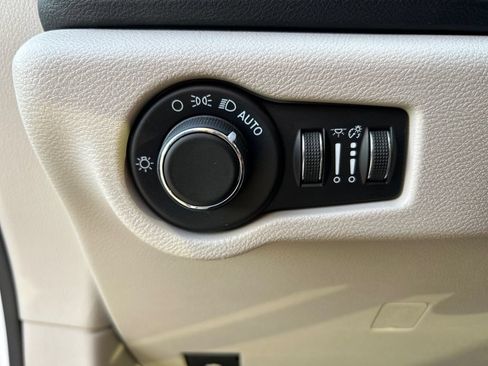 Used 2021 Chrysler Voyager LX FWD image 20