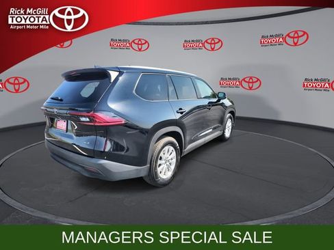 Used 2025 Toyota Grand Highlander AWD image 8