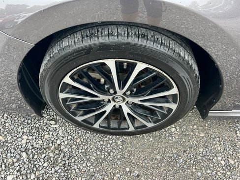 Used 2019 Toyota Camry SE w/ Convenience Package FWD image 19
