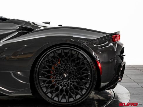 Used 2024 Ferrari SF90 Spider image 24